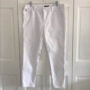 Curve Appeal Cropped “Jegging”